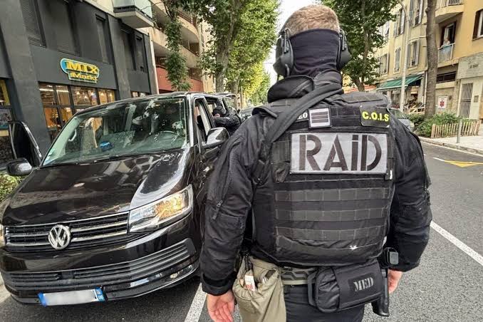 Nice : Un forcené armé arrêté par le RAID après avoir menacé son ex-compagne et avoir fait feu.