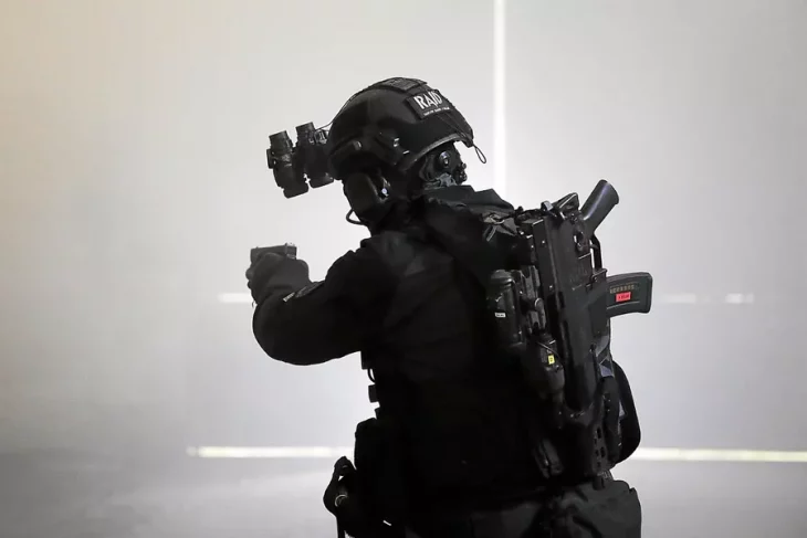 Avignon : un homme tire un coup de fusil dans son immeuble, le RAID prêt à intervenir.
