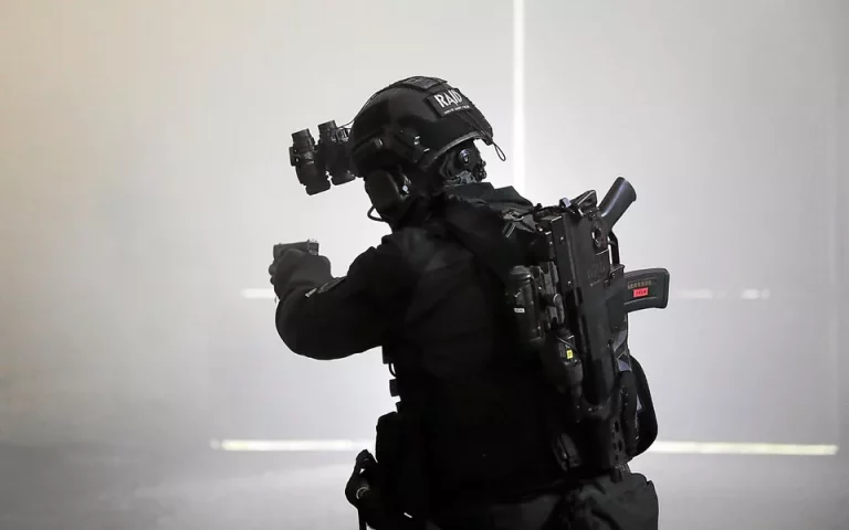 Avignon : un homme tire un coup de fusil dans son immeuble, le RAID prêt à intervenir.