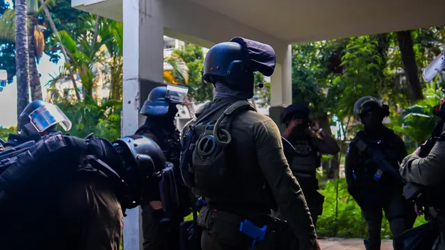 Quatre heures de négociations avec le RAID, violences sur sa mère : le « forcené » de Saint-André condamné à 30 mois de prison ferme;