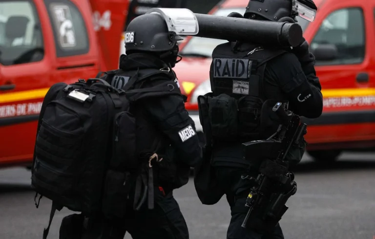 Le RAID mobilisé dans le centre de Nice pour interpeller des suspects, pour une agression à domicile commise cet été.