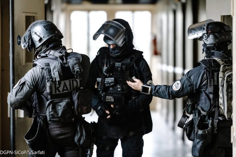 Essonne : une famille visée par une fusillade en pleine nuit, le suspect interpellé par le RAID.