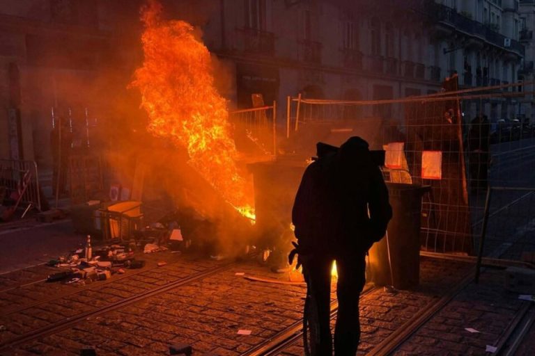 Émeutes à Bordeaux : la résidence préfectorale «saccagée», le RAID déclenché.