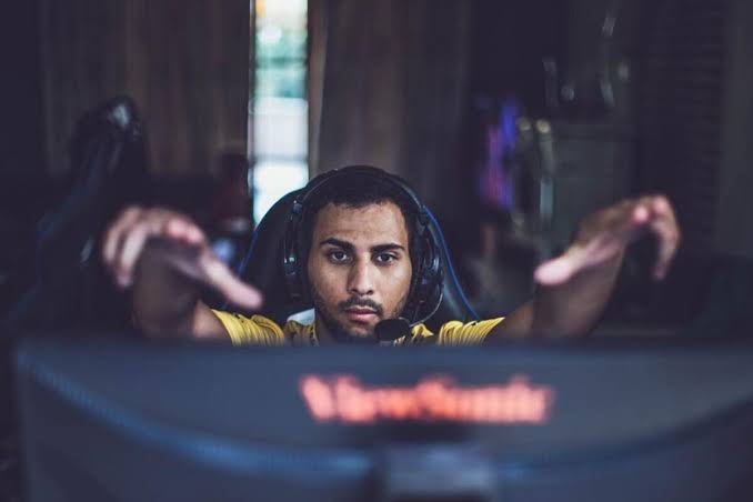 Le célèbre streamer MalekCSGO meurt malgré l&rsquo;intervention du RAID, JuL lui rend hommage.